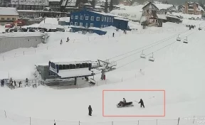 Суд арестовал водителя снегохода, который в нижнем белье выехал на горнолыжную трассу в Шерегеше