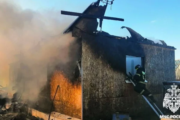В Кемеровском округе сгорели дом, сарай и баня