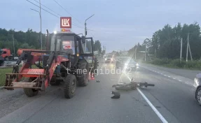 В Кузбассе 16-летний подросток на мотоцикле врезался в трактор