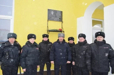 Фото: На станции Междуреченск установили мемориальную доску милиционеру, погибшей от рук преступника 2