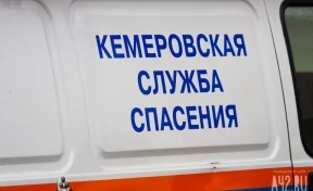 Момент смерти мужчины возле крупной больницы в Кемерове попал на видео