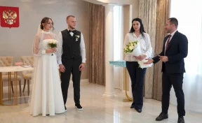 В Междуреченске открыли обновлённый ЗАГС, мэр поздравил первых молодожёнов