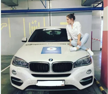 Фото: Гимнастка выставила на продажу автомобиль, подаренный ей за победу на ОИ-2016 1