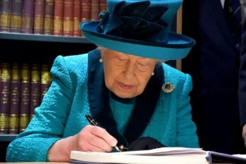 Фото: «Мы добьёмся успеха»: Елизавета II сравнила коронавирс с уроками Второй мировой войны 1