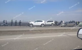В Кузбассе на трассе из-за горящих полей столкнулись шесть автомобилей