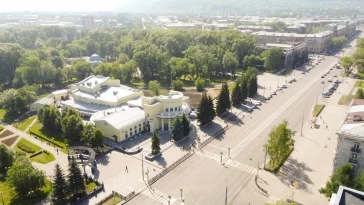 Фото: В Новокузнецке открыли обновлённое здание кинотеатра «Коммунар» после реставрации: торжественное мероприятие посетил губернатор 2