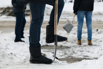 Фото: В Петербурге главу района уволили из-за плохой уборки снега и трёхметровой сосульки 1