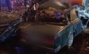 В Ставропольском крае автомобиль столкнулся с локомотивом, погибли 2 человека