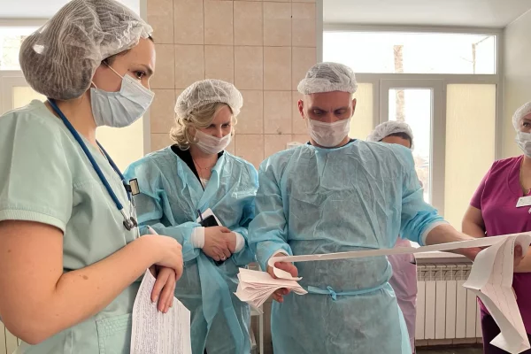 Федеральные медики начали работу в Кузбассе: они будут посещать разные больницы в течение месяца