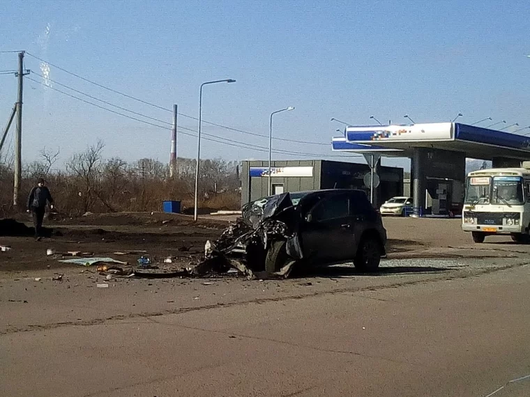 Фото: В Новокузнецке произошло лобовое столкновение иномарки с маршруткой   2