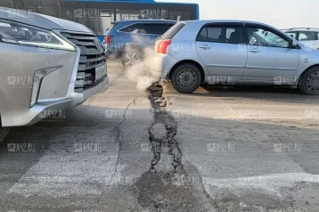 Фото: «Скоро машины падать будут»: кемеровчане обсуждают трещину на Кузбасском мосту 1