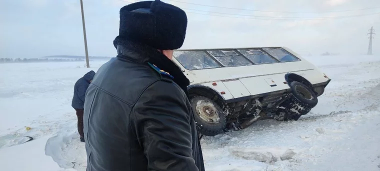 Фото: В Кузбассе в ДТП с пассажирским автобусом погиб один человек  2