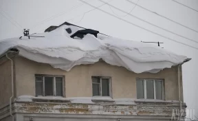 «Большими кусками льда завалило вход»: житель кузбасского города пожаловался на халатность управляющей компании