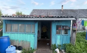 Годовалая девочка из неблагополучной семьи умерла в ведре в Омской области