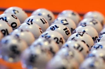 Фото: Женщина смогла разбогатеть, вписывая в лотерейные билеты одно и то же число  1