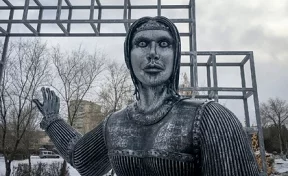 «Пугающий» памятник Алёнке продали на аукционе за 2,6 млн рублей