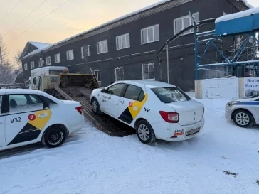 Фото: В Новокузнецке задержали автомобиль такси с неисправным рулевым управлением  1