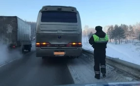 На кузбасской трассе сломался автобус с пассажирами