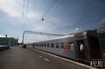 Фото: В Кузбассе проводят дезинфекцию поездов дальнего следования 1