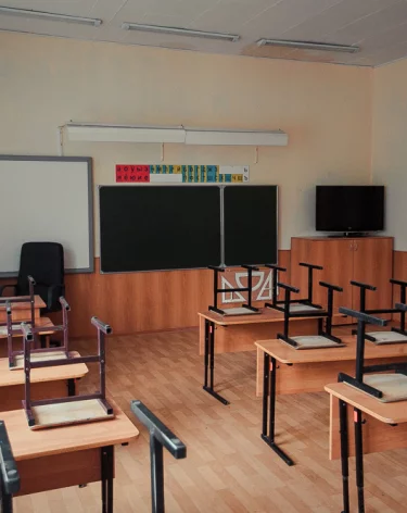 Учитель успела вывести детей: в забайкальской школе в кабинете обрушился потолок