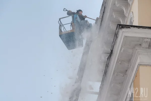 В Кемерове квартиры затопило из-за снега на крыше