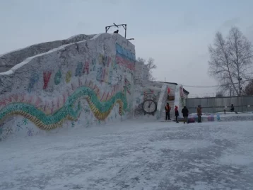 Фото: Кузбасские осуждённые построили необычный снежный городок 1