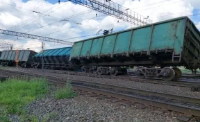 В Кузбассе образовалась двухчасовая задержка поездов после схода трёх вагонов с рельсов