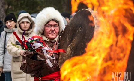 Шаманка, борьба и костры: как в «Томской Писанице» встретили Чыл-Пажи