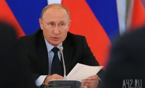 Владимир Путин поздравил россиян с Новым годом. Обращение президента длилось более 6 минут