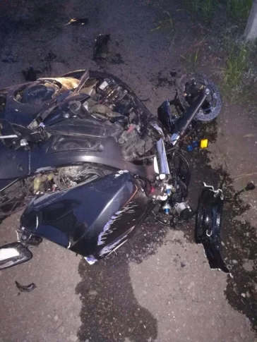 Фото: В Кузбассе в страшной аварии на трассе погиб мотоциклист 3