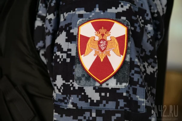 В Новокузнецке пьяный мужчина напал с канцелярским ножом на сотрудницу ПВЗ