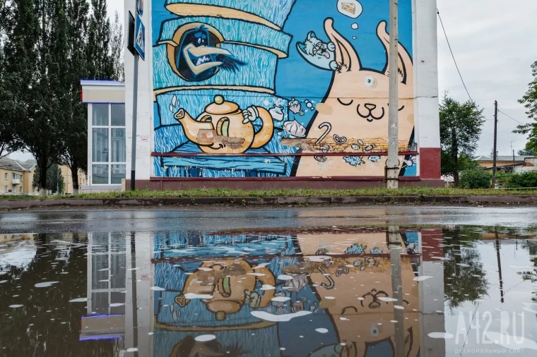 Фото: В Кемерове закрасили скандальное граффити с рекламой сотового оператора  2