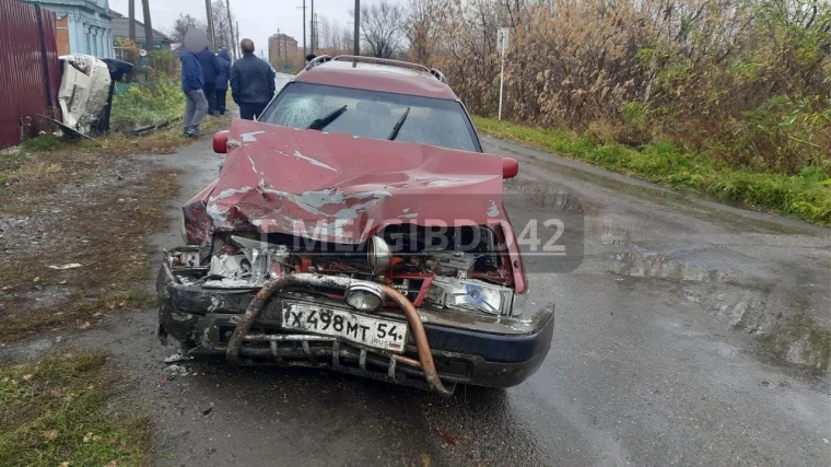 Фото: Стали известны подробности жёсткого ДТП с перевёрнутым автомобилем в Кузбассе 2