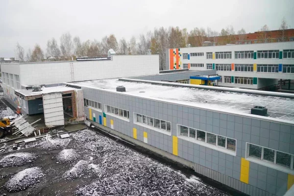 Губернатор Кузбасса проверил ход ремонта школы имени космонавта Гребёнкина