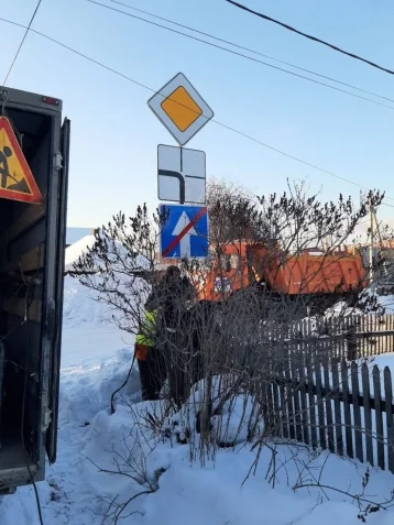 Фото: На одной из улиц Кемерова установили новые дорожные знаки  1