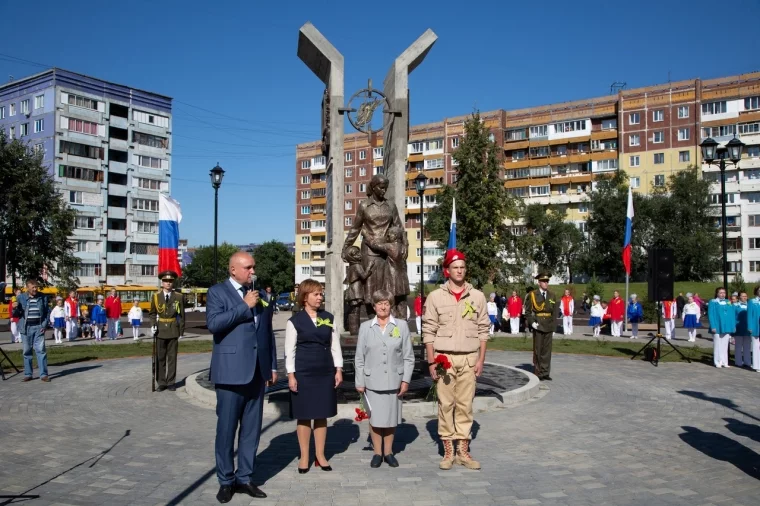 Фото: В Кемерове открыли памятник в честь жителей блокадного Ленинграда 2