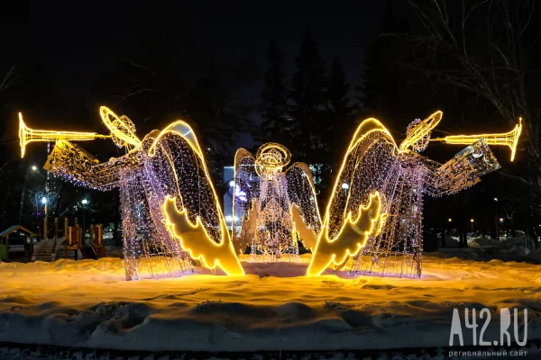 Ёлка на главной площади, гирлянды и огни: Кемерово нарядился к Новому году