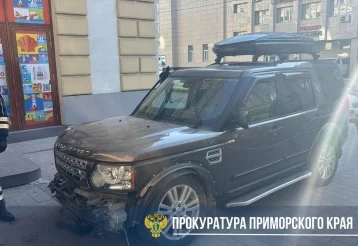 Фото: Во Владивостоке мужчина угнал внедорожник, протаранил несоколько автомобилей и устроил гонки с полицией 1