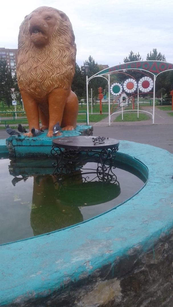 «Что имеем — не храним»: власти кузбасского города сообщили, что вандалы разгромили парк