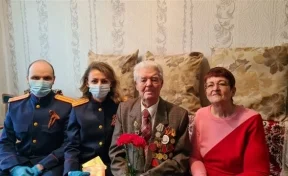 В Кемерове следователи поздравили 94-летнего ветерана ВОВ с Днём Победы 