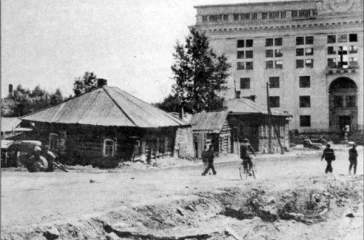 Вид на строящееся здание Обкома КПСС, улица Советская, 1955-1957 годы / Фото: архив Валерия Непомнящего