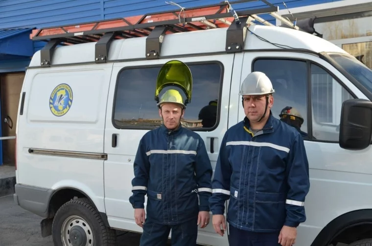 Фото: В Кузбассе бригада энергетиков спасла на пожаре женщину и четырёх детей 2