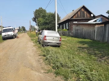 Фото: В Кузбассе иномарка врезалась в опору ЛЭП: есть пострадавшие 1