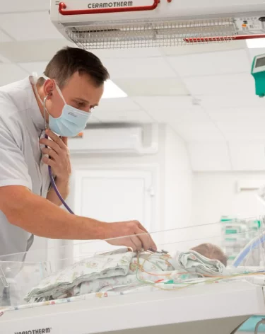 В Кемерове врачи спасли младенца с отёком лёгких: редкую операцию провели впервые за 50 лет