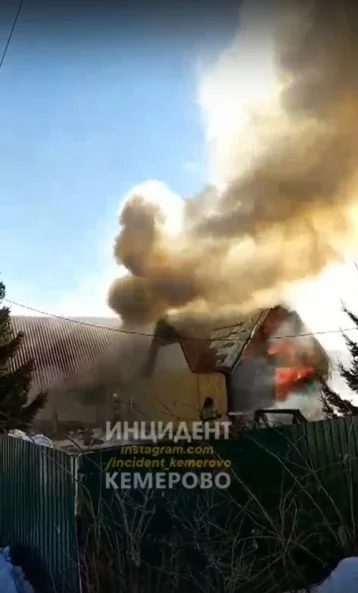 Фото: Пожар в садовом товариществе в Кемеровском районе сняли на видео 1