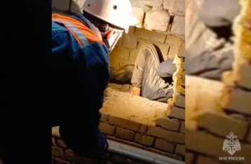 Фото: Россиянка три дня провела в подземелье зажатой между стенами дома 1