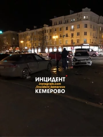Фото: В центре Кемерова произошло ДТП 3