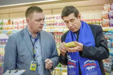 Фото: Депутаты нашли в кемеровской «Ленте» просроченные продукты 3
