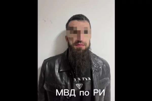 В Назрани двое мужчин с оружием напали на таксиста