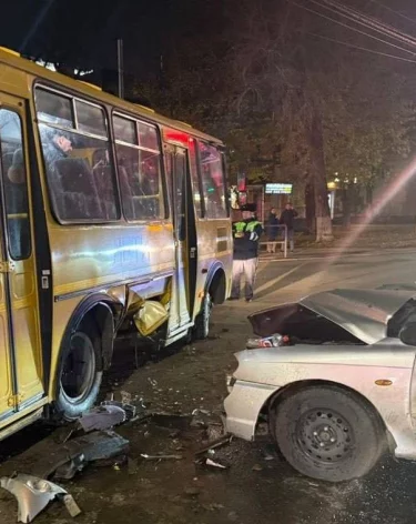 Семь человек, в том числе четверо детей, пострадали в ДТП с автобусом в Самаре